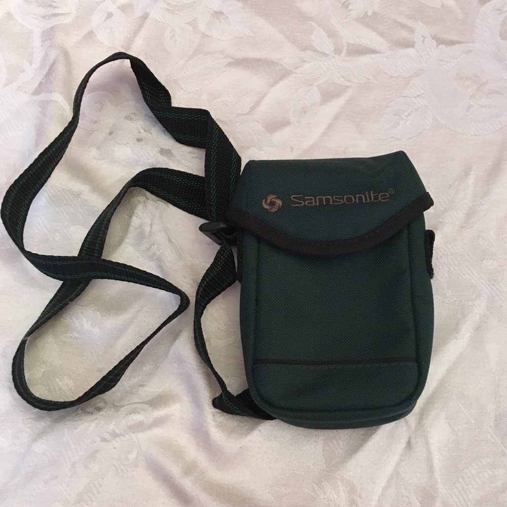 Green Samsonite camera bag